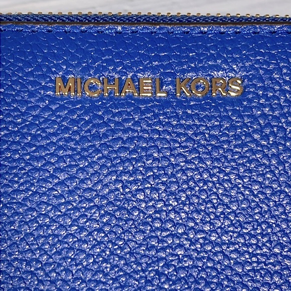 🌸 MICHAEL KORS ELECTRIC BLUE LARGE FLAT MULTIFUNCTION PHONE CASE LEATHER